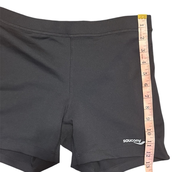 Saucony Women’s Fitted Workout Shorts - Picture 2 of 5